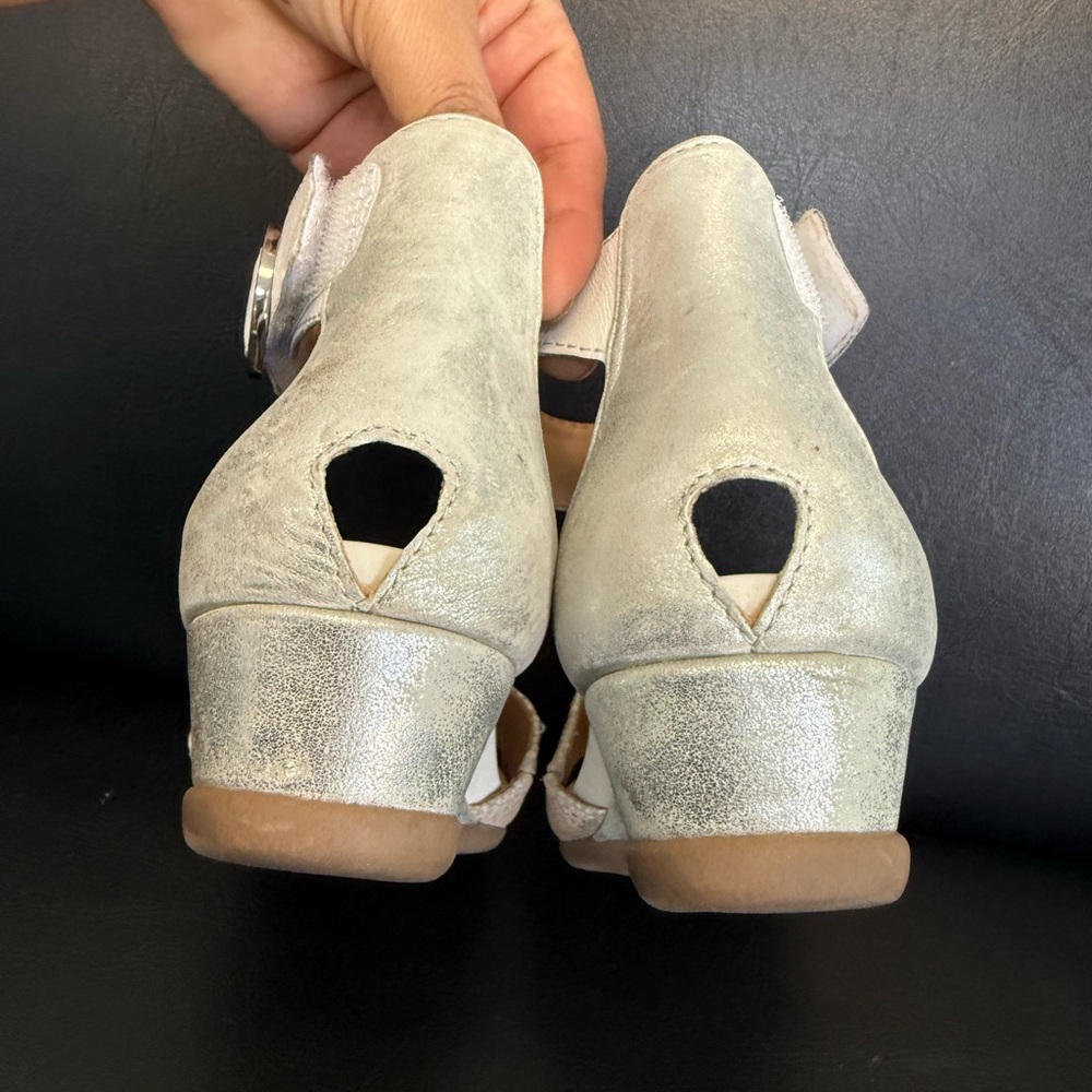 EARTH Hera Sliver/cream snake print shoes sz.6 - Picture 3 of 5
